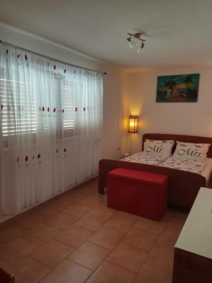 Apartman Aja Kastelir Exterior photo
