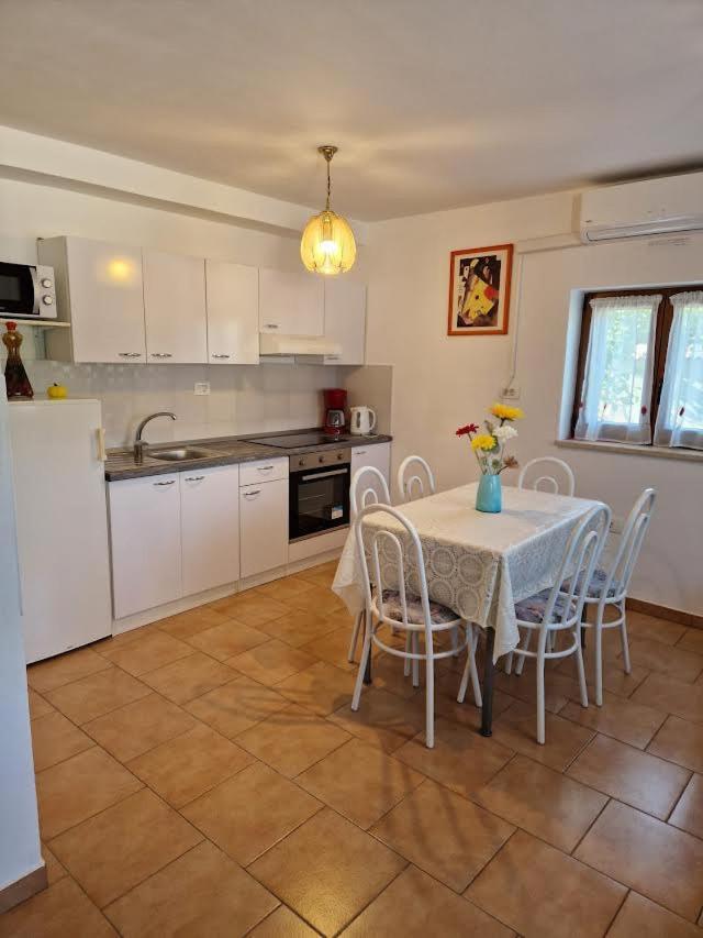 Apartman Aja Kastelir Exterior photo